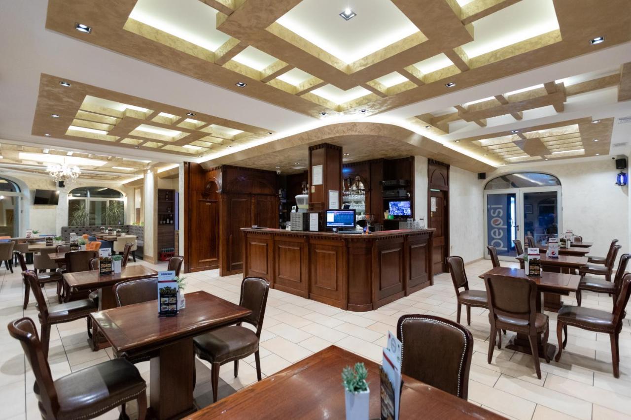 Garni Hotel Royal Crown Subotica Exterior photo