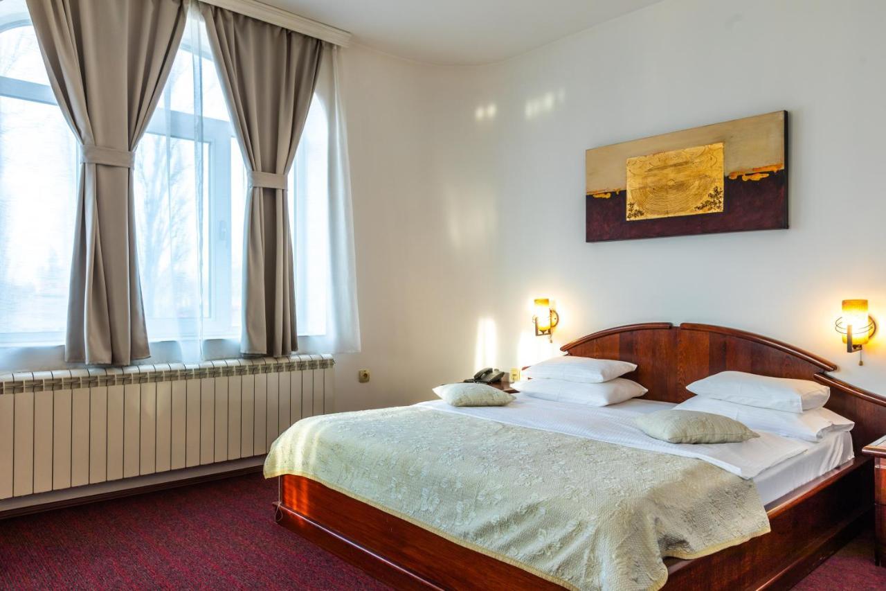 Garni Hotel Royal Crown Subotica Exterior photo