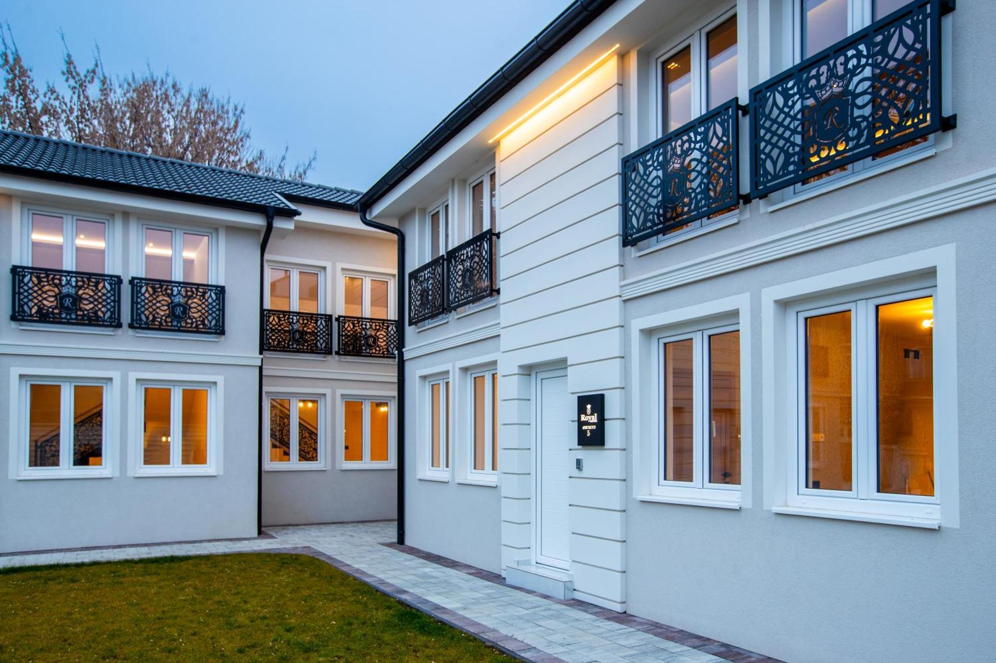 Garni Hotel Royal Crown Subotica Exterior photo