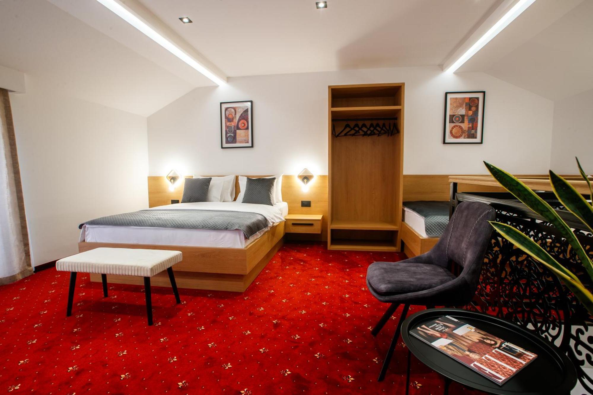 Garni Hotel Royal Crown Subotica Exterior photo