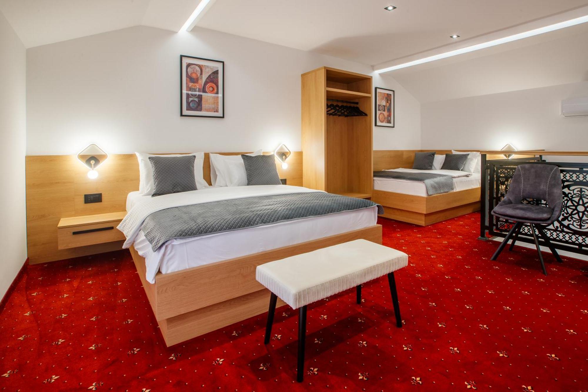 Garni Hotel Royal Crown Subotica Exterior photo